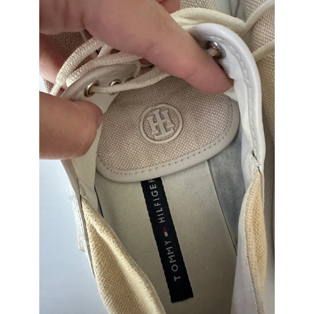 Tommy Hilfiger Womens Cream Tan Canvas‎ Lace Up Sneakers TWFLIP4-M Size 8.5M